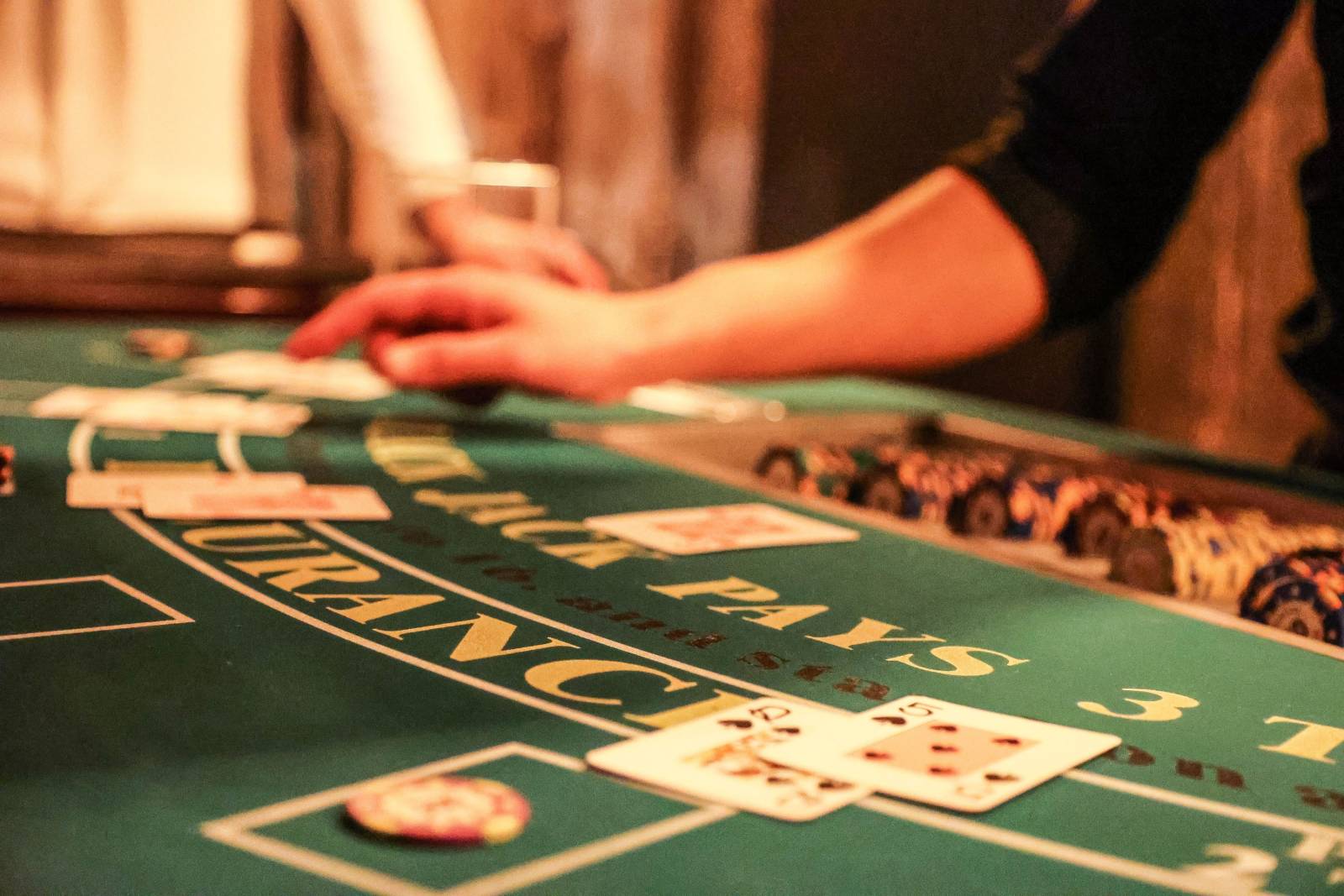 Casino, table de jeux traditionnelles, Blackjack, Roulette, Poker, animation pour soirée récompense sur Lyon et sa région.