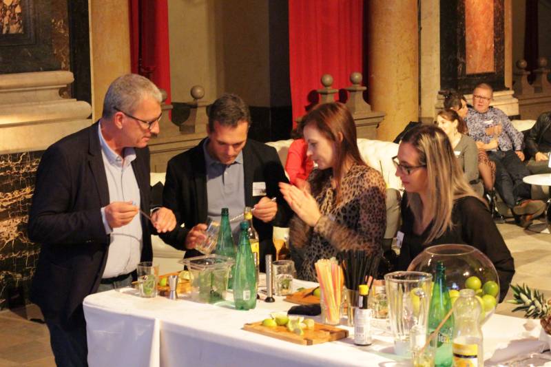 Création de cocktail avec ou sans alcool, le team-building parfait et qui s'adapate aux exigences des entreprises à Villeurbanne proche de Lyon