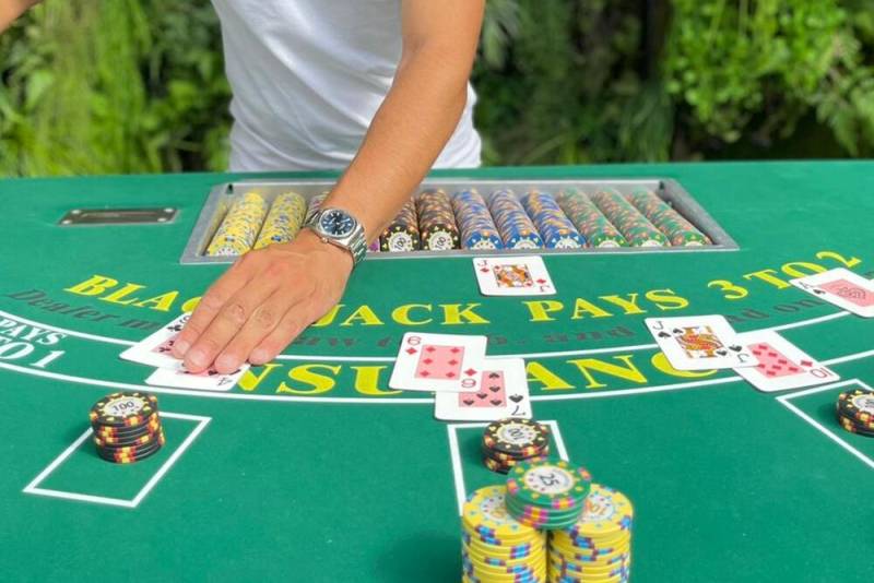 Casino, table de jeux traditionnelles, Blackjack, Roulette, Poker, animation pour soirée récompense sur Lyon et sa région.