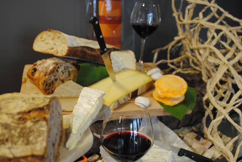 Apéritif œnoludique, un vrai moment d’évasion afterwork entre collaborateurs ou clients pour vos soirées d’entreprise à Lyon et dans sa région