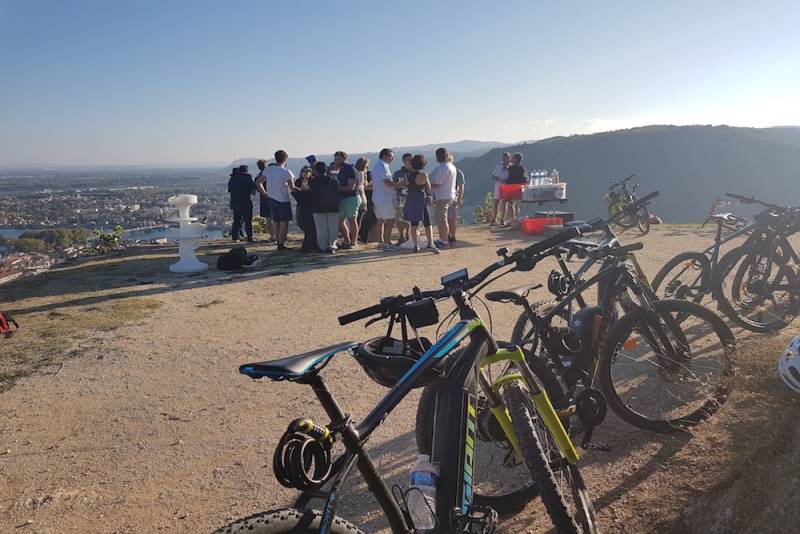 Après-midi vélo au coeur des vignes pour un team-building dans la nature proche de Lyon et sa région