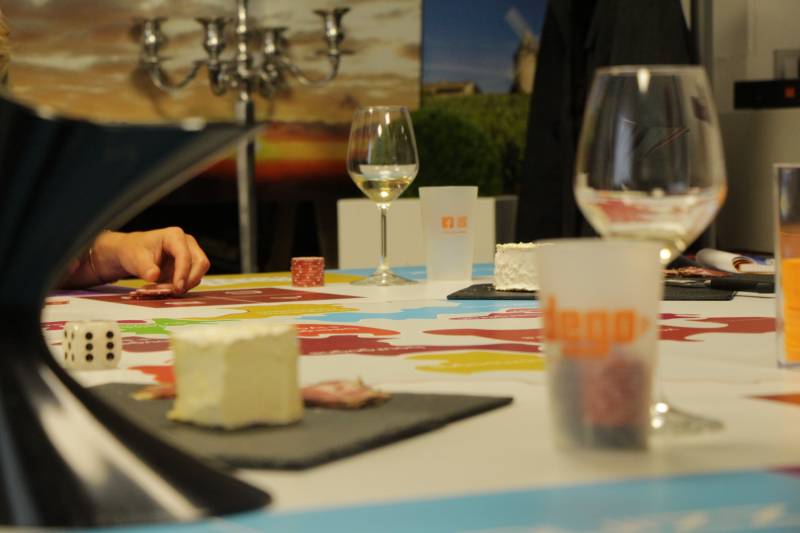 Animation oenologique et gastronomique entre collaborateurs pour repas professionnel dans le Beaujolais proche de Lyon