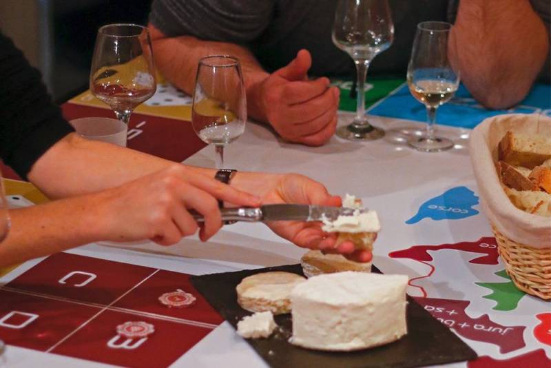 Après votre salon professionnel , détentez-vous autour de notre plateau de jeu mêlant quizz, dégustation ou encore défis entre collaborateurs à Lyon et sa région
