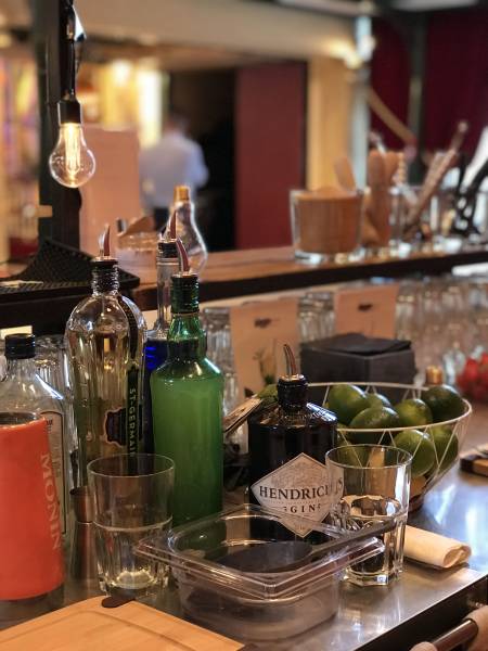 Atelier cocktail participatif à l'Abbaye Paul Bocuse pour votre soirée de lancement de produit proche de Lyon et sa région 