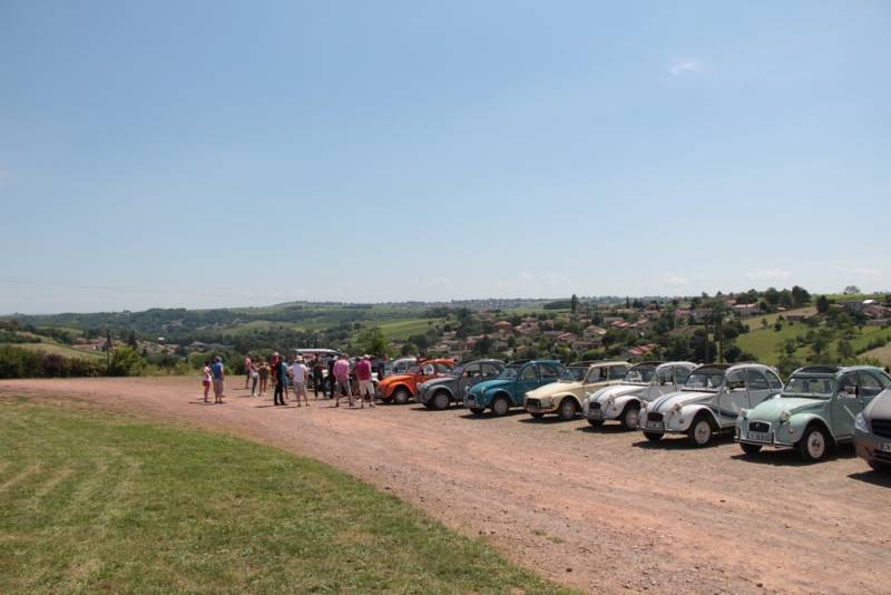 Activité team-building en 2CV au coeur du Beaujolais proche de Villefranche-Sur-Saône 