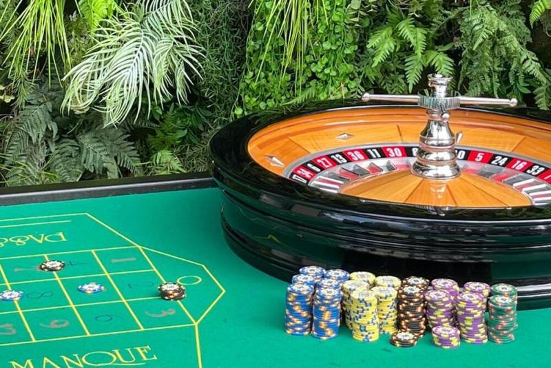Casino, table de jeux traditionnelles, Blackjack, Roulette, Poker, animation pour soirée récompense sur Lyon et sa région.