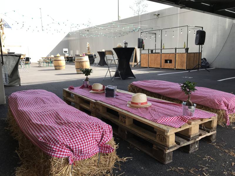 Transformation de vos espaces de travail pour une soirée d'entreprise guinguette sur Lyon et sa région