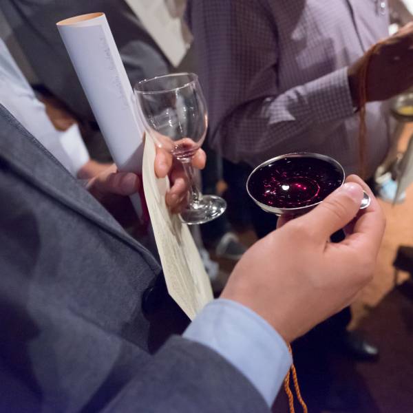 L’intronisation dans une confrérie du vin, animation traditionnelle et originale pour votre séminaire professionnel à Lyon et sa région