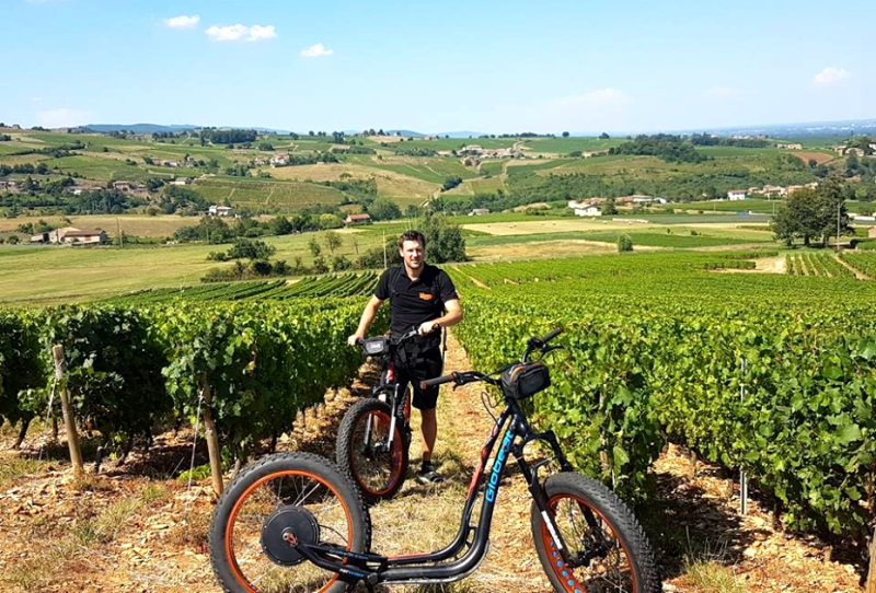 Excursion en trottinette électrique, journée incentive à la découverte du Beaujolais et de ses vignobles