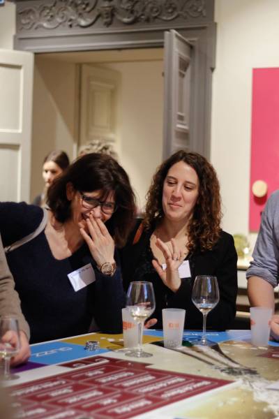 Concept ludique et original de tables de jeu avec différents thèmes pour animer et créer le divertissement pour vos collaborateurs lors de vos soirées d’entreprises à Lyon et en Rhône-Alpes