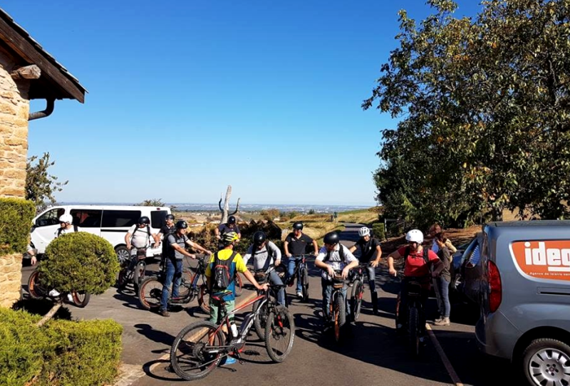 Excursion en trottinette électrique, journée incentive à la découverte du Beaujolais et de ses vignobles