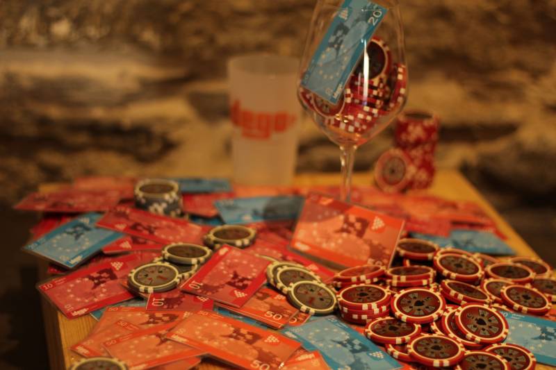 Concept ludique et original de tables de jeu avec différents thèmes pour animer et créer le divertissement pour vos collaborateurs lors de vos soirées d’entreprises à Lyon et en Rhône-Alpes