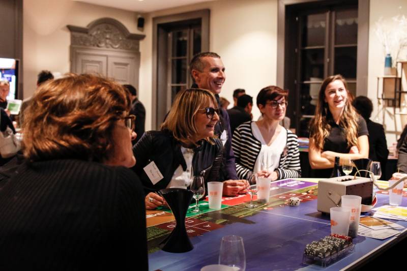 Concept ludique et original de tables de jeu avec différents thèmes pour animer et créer le divertissement pour vos collaborateurs lors de vos soirées d’entreprises à Lyon et en Rhône-Alpes