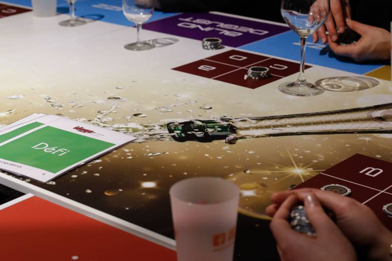 Concept ludique et original de tables de jeu avec différents thèmes pour animer et créer le divertissement pour vos collaborateurs lors de vos soirées d’entreprises à Lyon et en Rhône-Alpes