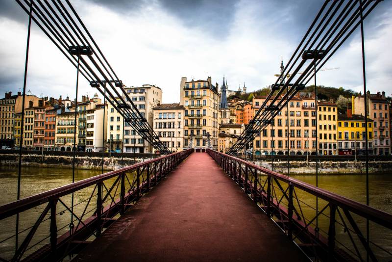 Jeu de piste œnologique et visite ludique lors d’une enquête immersive pour fédérer vos collaborateurs à la découverte du Vieux Lyon