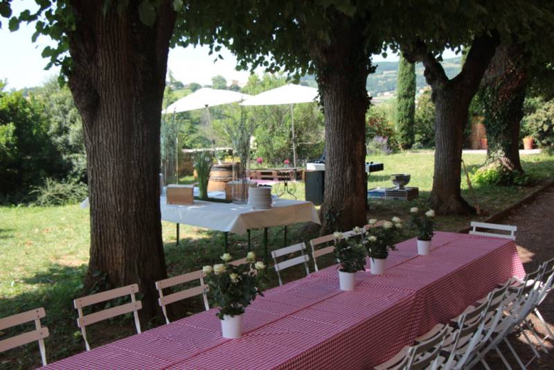 Repas entre collaborateurs en pleine nature à 30 minutes de Lyon