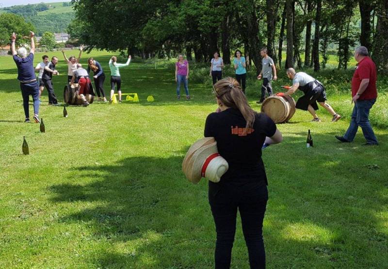 Journée de cohésion entre Olympiades, team-building, multi-acivités et déjeuner convivial pour fédérer vos collaborateurs dans un Domaine viticole du Beaujolais