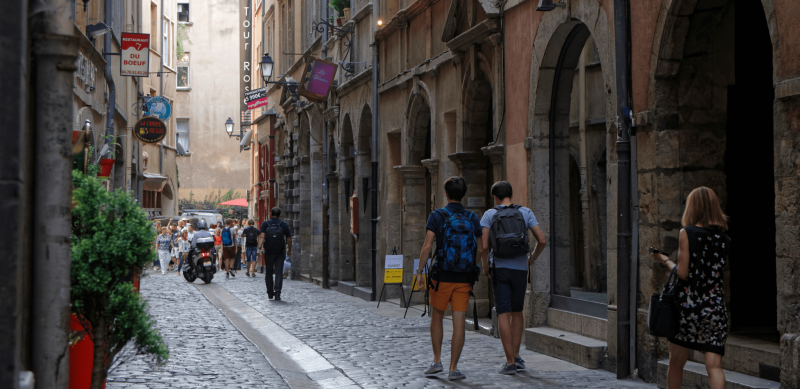 Visite gourmande du Vieux Lyon mêlant découverte culturelle de Lyon et haltes dégustations dans la capitale des gones